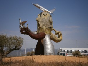 el hombre avion aeropuerto castellon